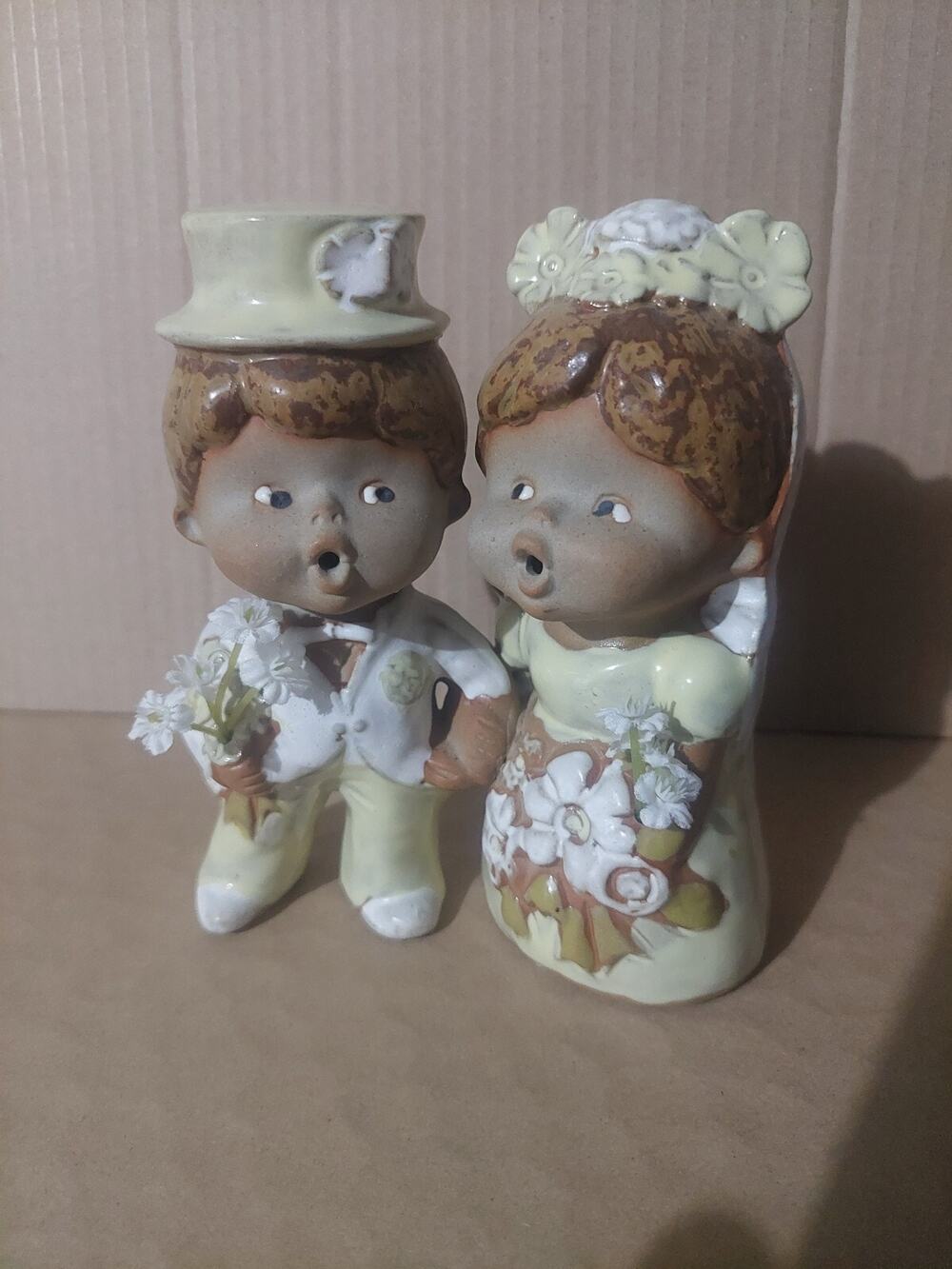 Collectable Seymour Mann Whistling Children Holding Hands Figurine With Flowers